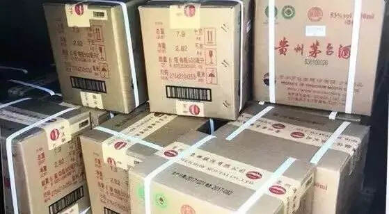 找熟人买酒嫌贵，网购50万的酒全是假的…