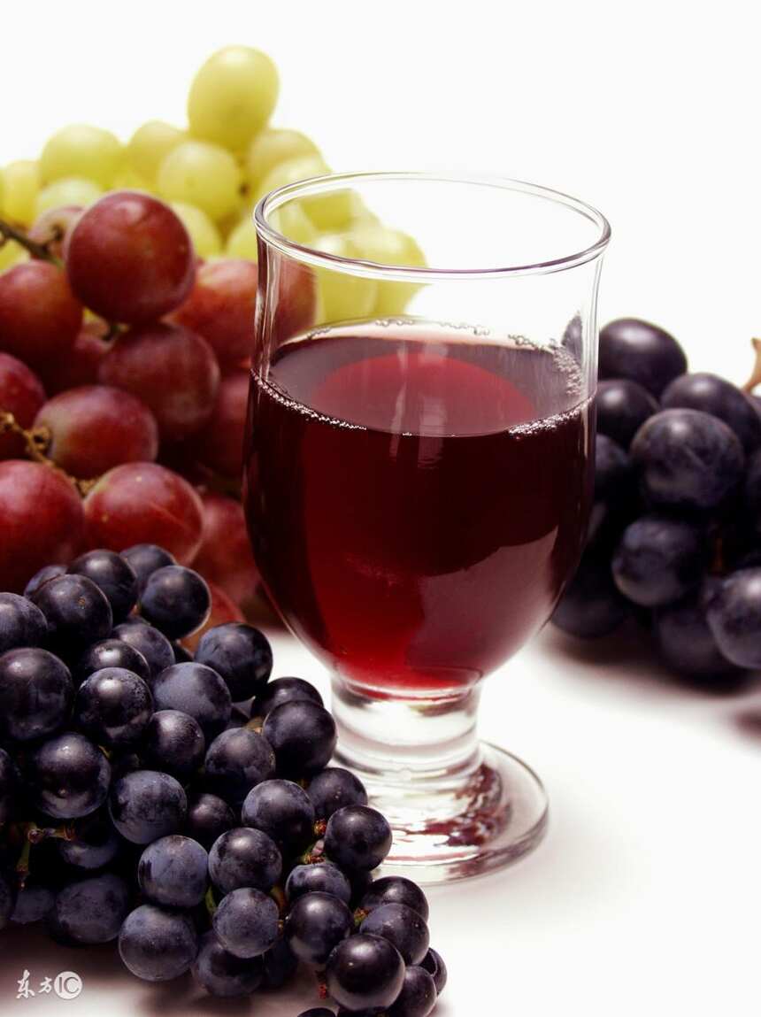 红、白葡萄酒的酿造过程有哪些区别？