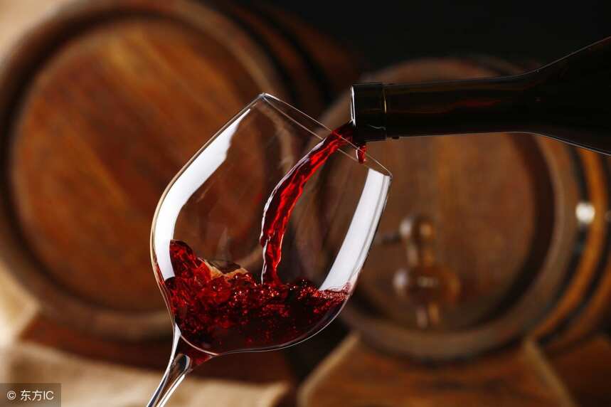 红山怡葡萄酒于2010年6月10日在神奇的红色山谷