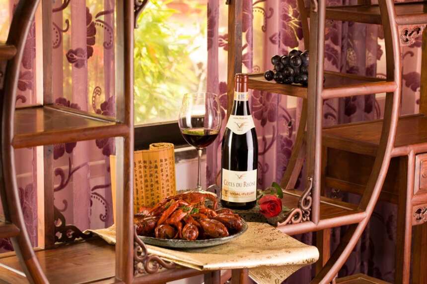 称霸夜宵江湖的小龙虾，该如何搭配葡萄酒？