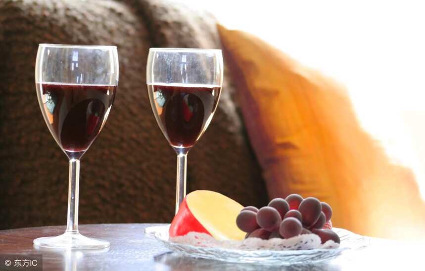 红山怡葡萄酒于2010年6月10日在神奇的红色山谷