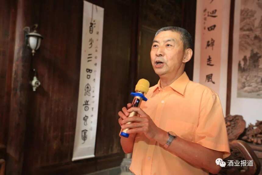 王云松继酿酒师承李克明教授后，再拜师王赛时教授研学中国酒文化