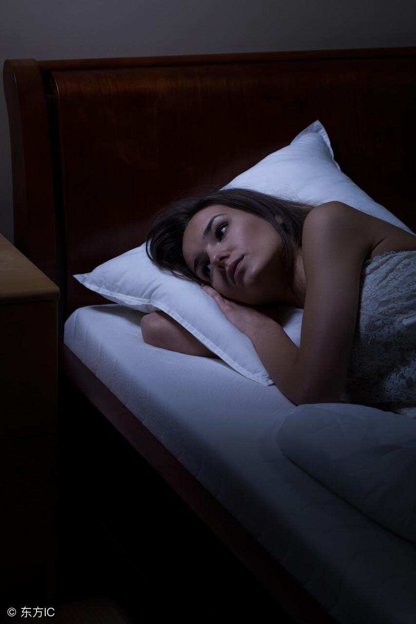 晚上睡觉时，手机能放枕头边吗，需要关机吗？终于清楚了！