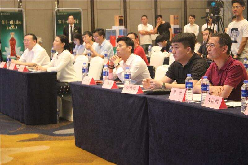 董事长王若飞出席第二届中国白酒鸡尾酒大赛开幕式并致辞