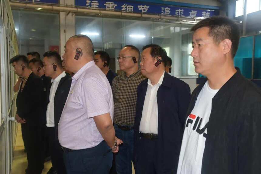 开封周口商会与开封商丘商会走进皇沟酒业党建馆开展主题党日活动