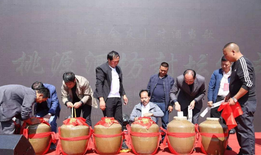 揭秘衡水老白干酒蒸馏，学习老白干的蒸馏操作，老师傅不愿透露