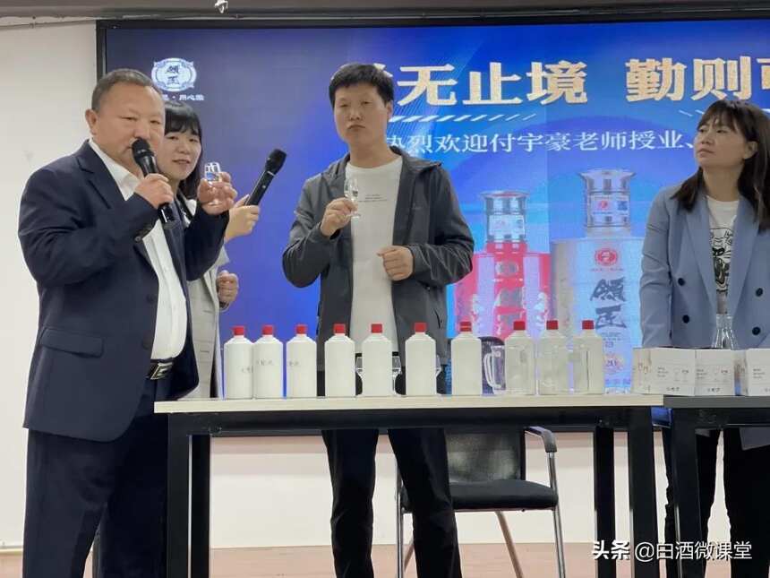 国家级酿酒大师来领匠开课了，亲身传授酱酒酿造知识