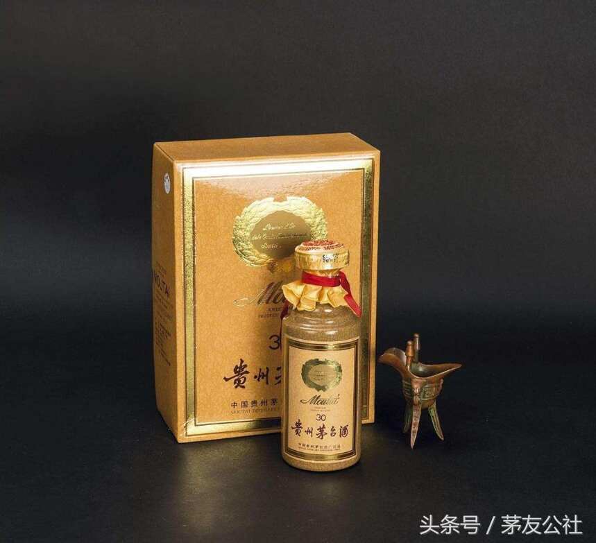 年份酒是炒作？为什么年份茅台酒比普通飞天茅台价格贵4倍？