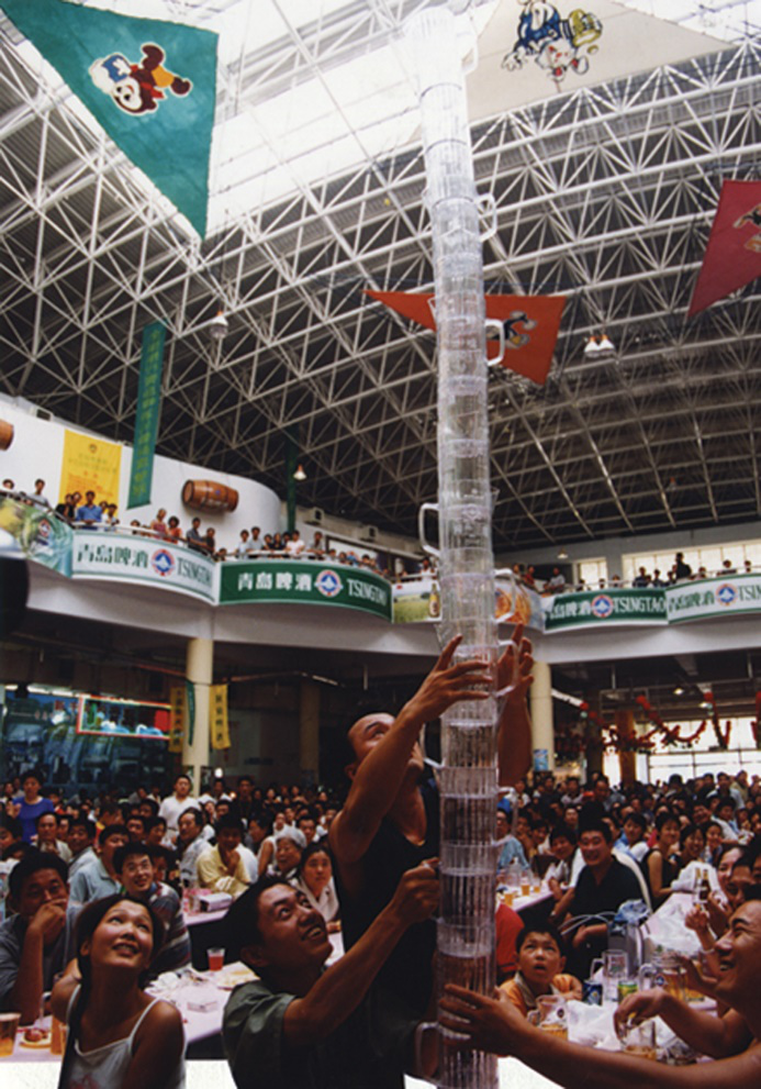 三十年城酒共生，青岛啤酒节从历史走向现代与未来