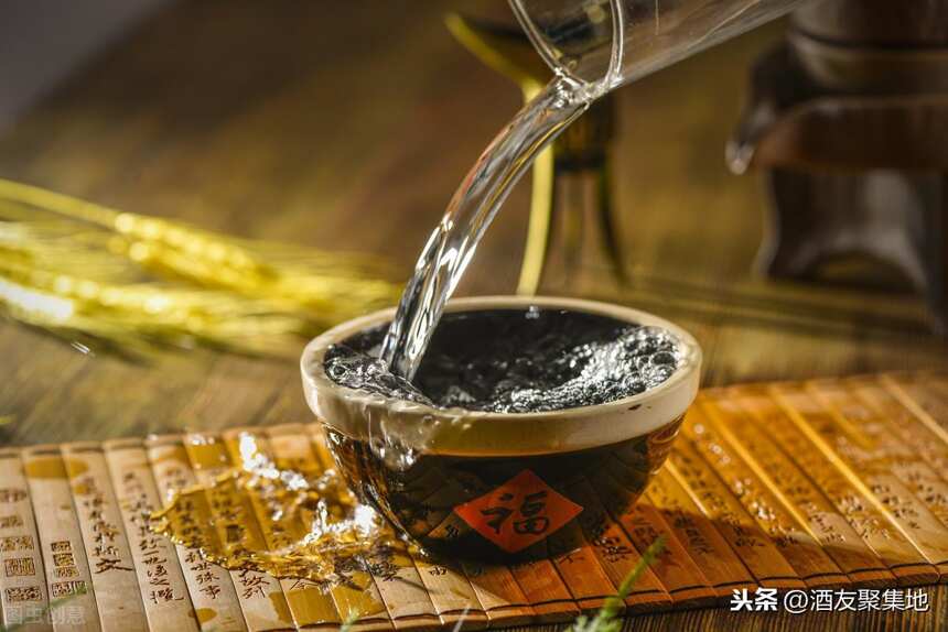 无论什么牌子的白酒，只要酒瓶上有“这行字”，全是纯粮酿造酒