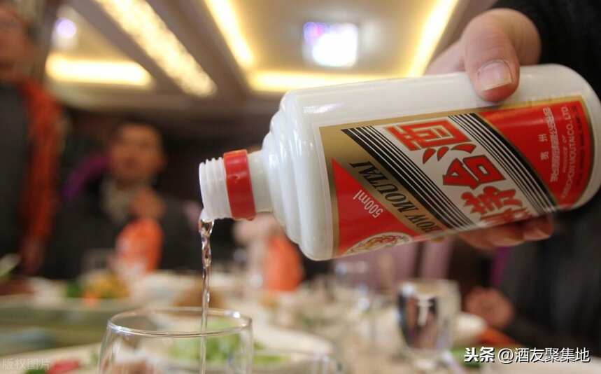 伏特加是白酒吗？为何一个风靡世界，一个飘香国内