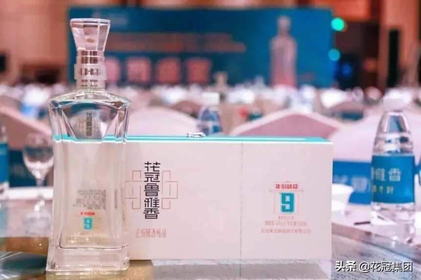 酒入愁肠，绣口一吐便是半个盛唐