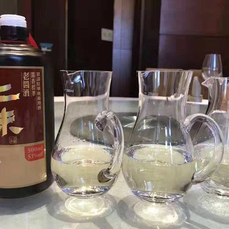 酱香白酒这样品才有型，茅台也是