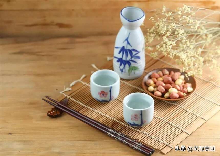 大年初四：一杯美酒庆新春，兔年吉祥 万事兴