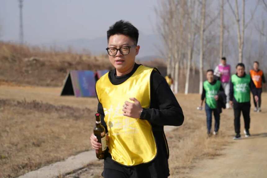 “动起来 快起来” 第一届张裕柳林河谷葡萄园马拉松开跑​