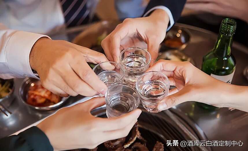 白酒知识丨白酒的颜色是如何产生的？