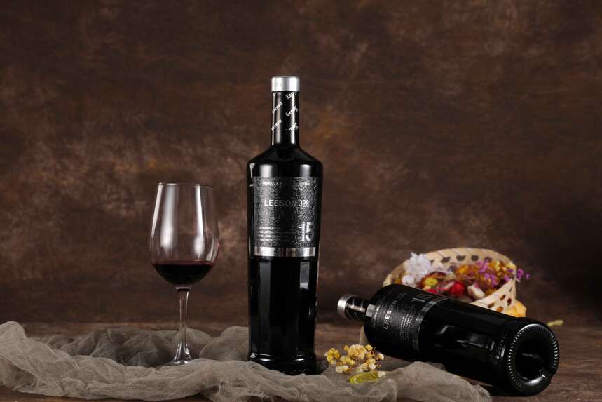 术语“矿物质”引出了雷盛葡萄酒的什么？