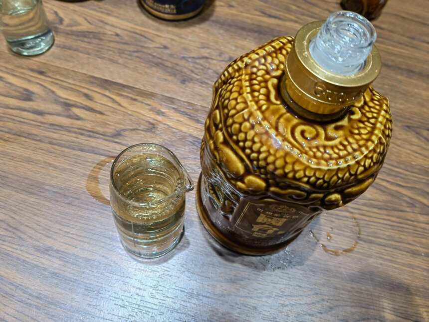 国台龙酒，董酒佰草香，珍酒30年 哪个好喝？